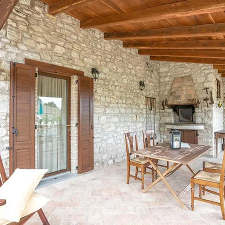 Σπίτι διακοπών Lovely In Apecchio Pu With Kitchen Piobbico